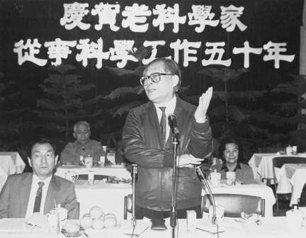 1988年10月，江泽民同志