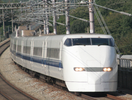 行驶在日本山阳新干线上的300系列车