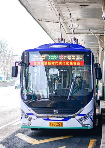 BRT10号线中通LCK5120A型双源无轨电车