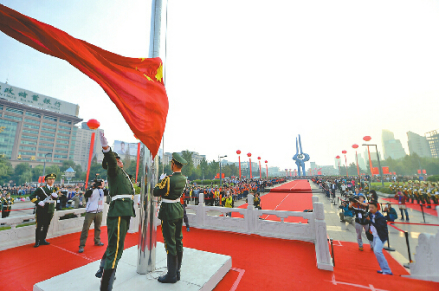 泉城广场升旗仪式