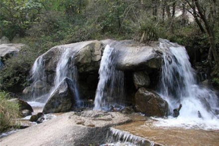 神灵寨水帘洞