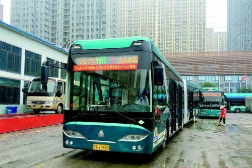 BRT1号线豪沃ZZ6186GN5Q1型城市客车