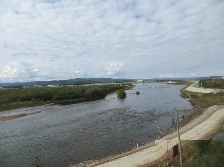 甘河上游堤坝