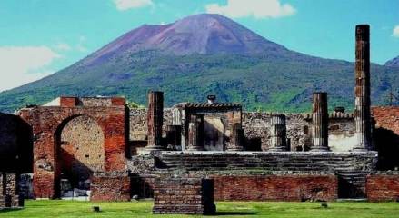 维苏威火山与庞贝城