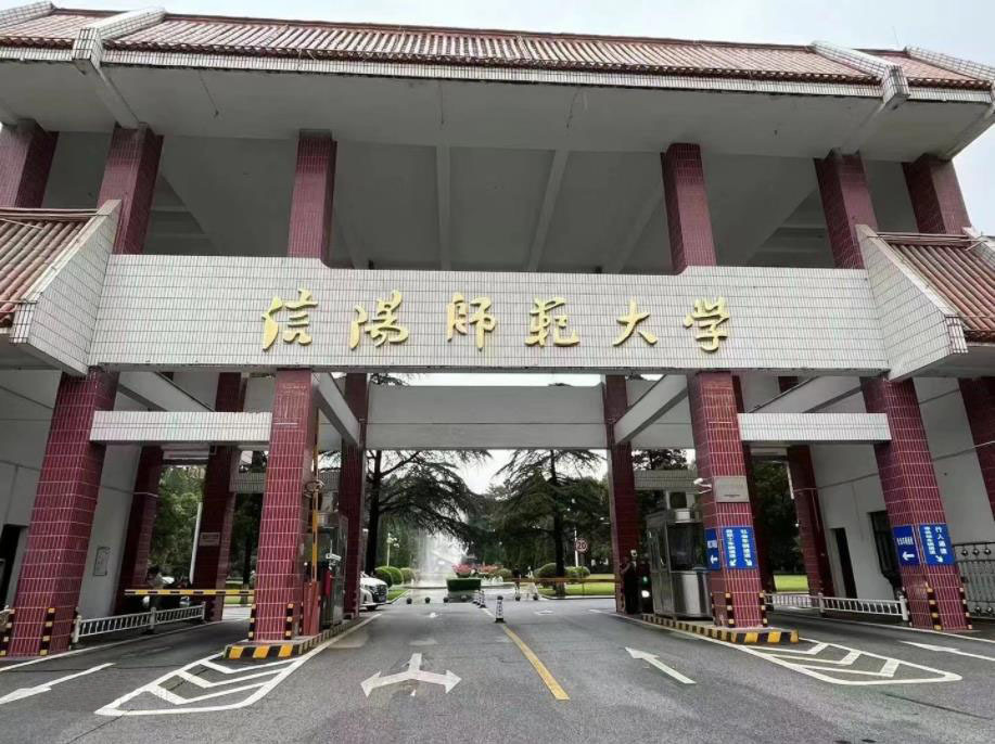 学校大门