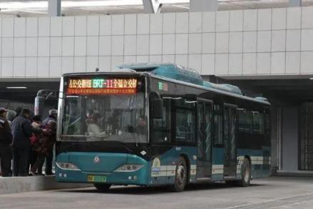 济南公交BRT11号线在济南东站公交枢纽站