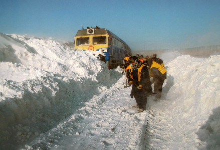 被大雪困住的列车