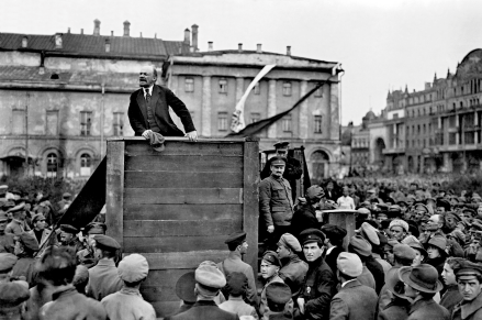 1920年，列宁和托洛茨基在莫斯科演讲