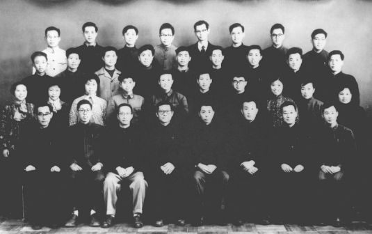 1963年3月，江泽民同志（前排右五）