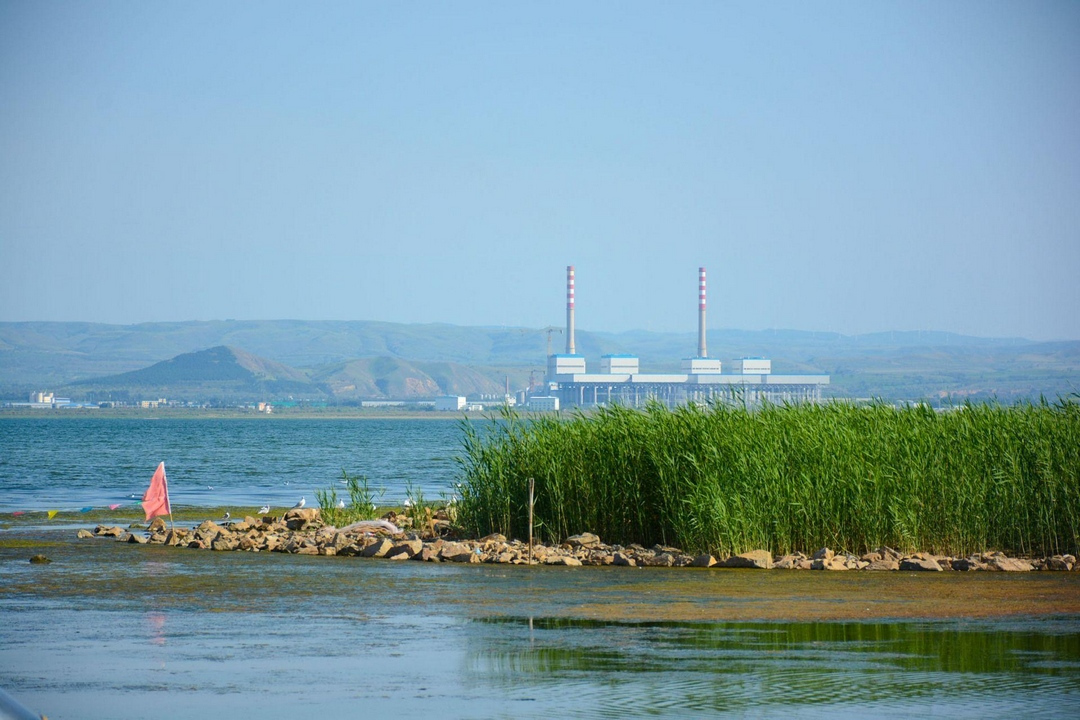 岱海西南部湖面