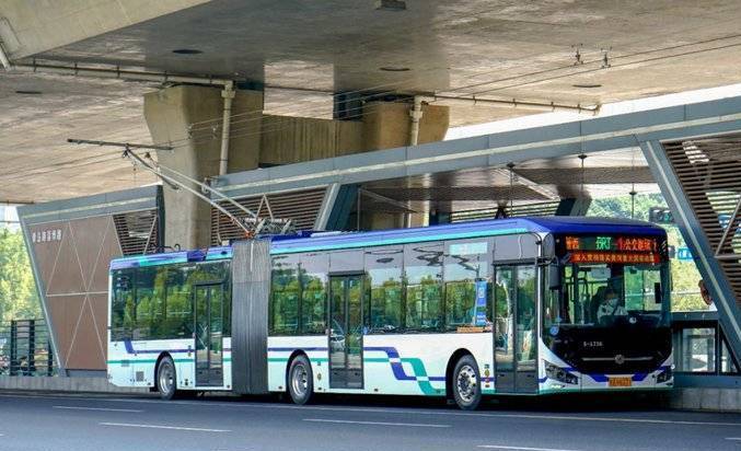 BRT1号线中通N18（LCK5180A）型双源无轨电车