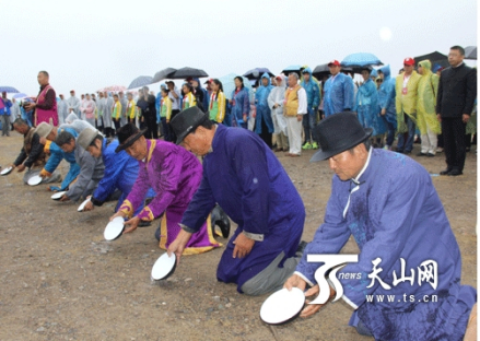 察布查尔锡伯自治县举行“卡伦”祭拜大典