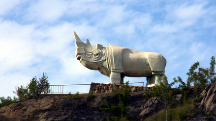 金牛山雕像