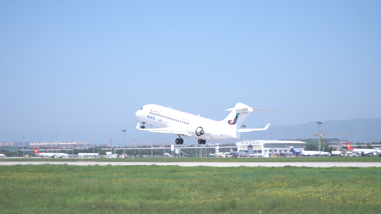 天骄航空首航呼和浩特白塔国际机场